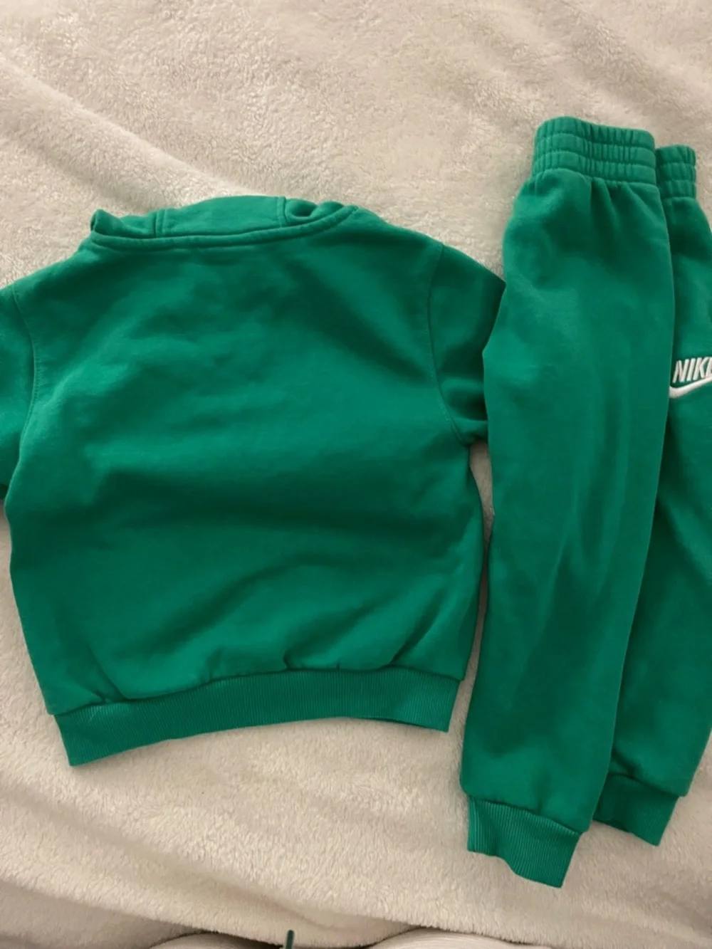 Nike Green Hoodie and Sweatpants Set with JUST DO IT. Graphic